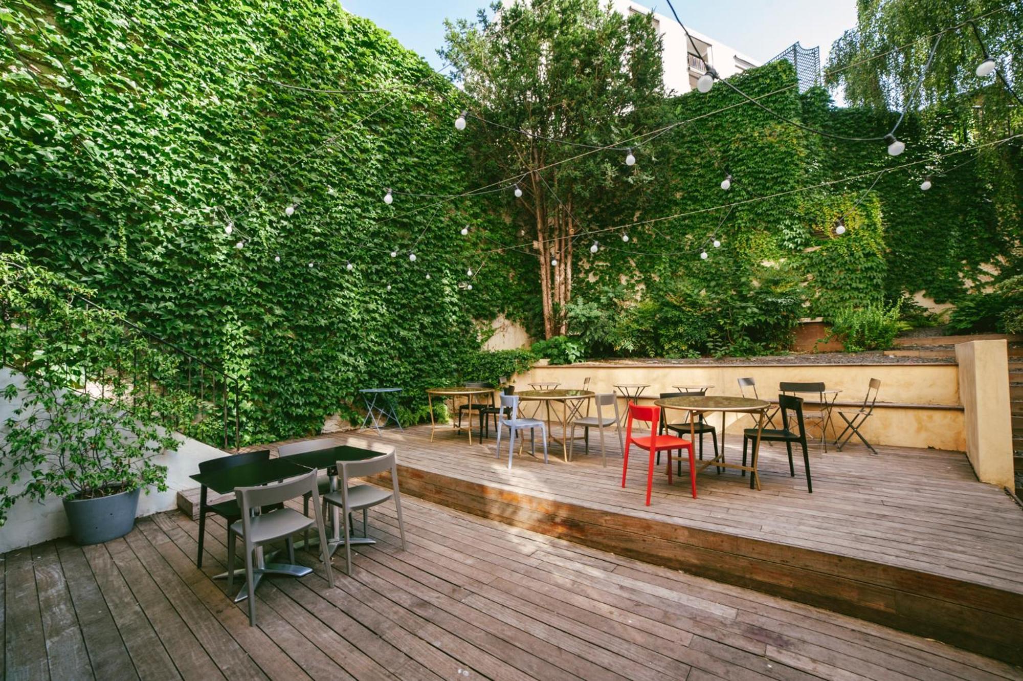Adveniat Paris Hostel Exterior photo